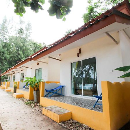 Issara Beach Resort Szicson Kültér fotó