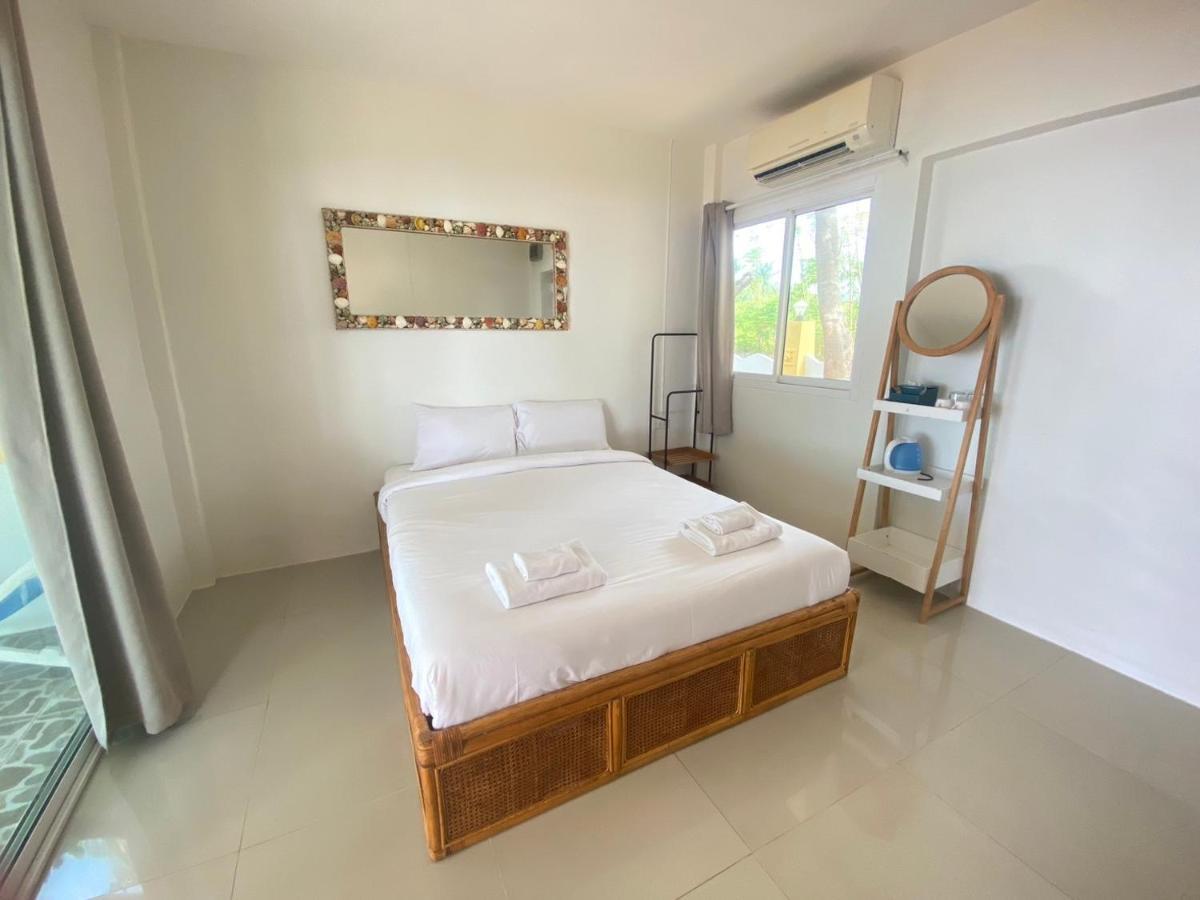 Issara Beach Resort Szicson Kültér fotó