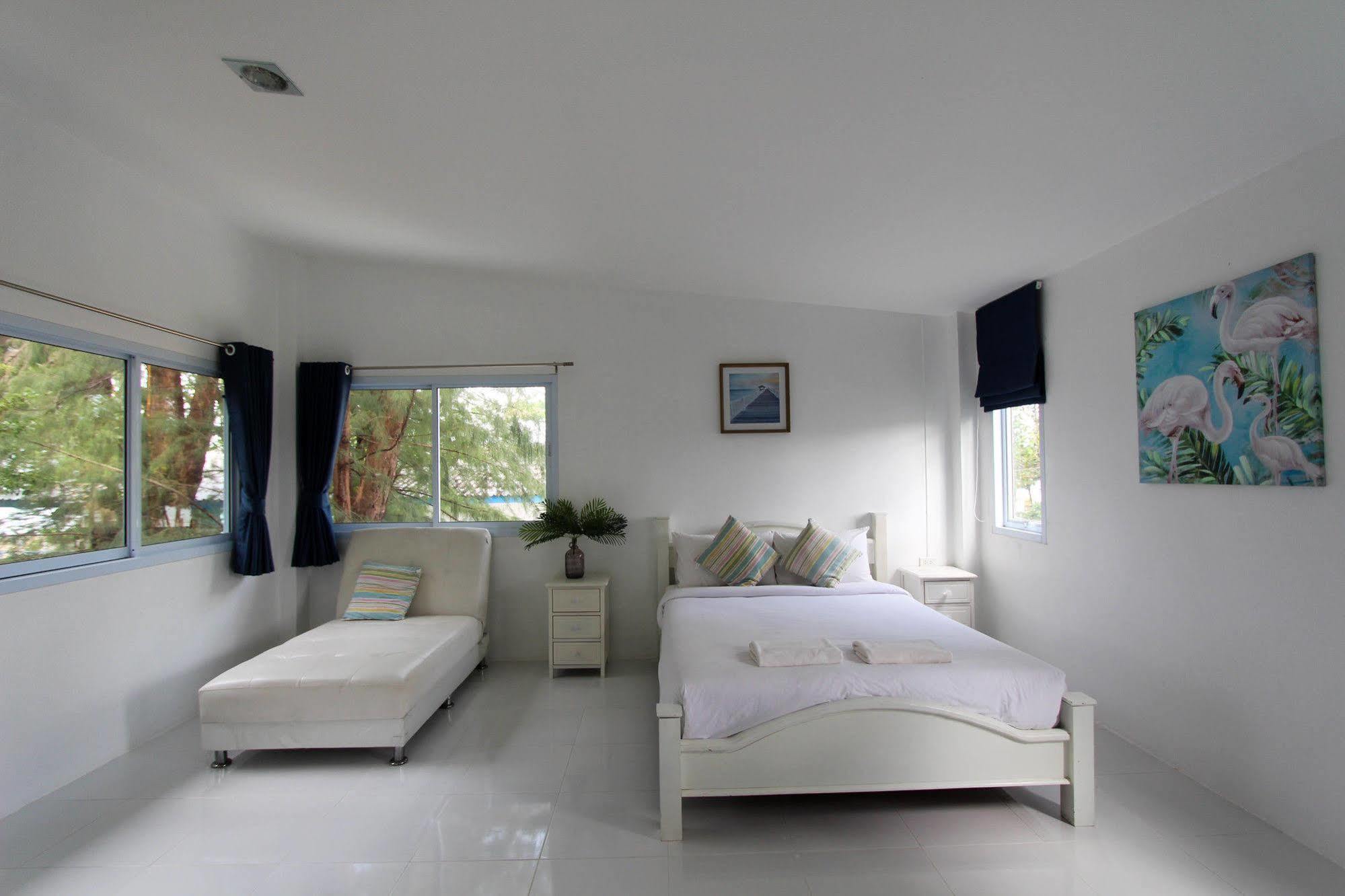 Issara Beach Resort Szicson Kültér fotó