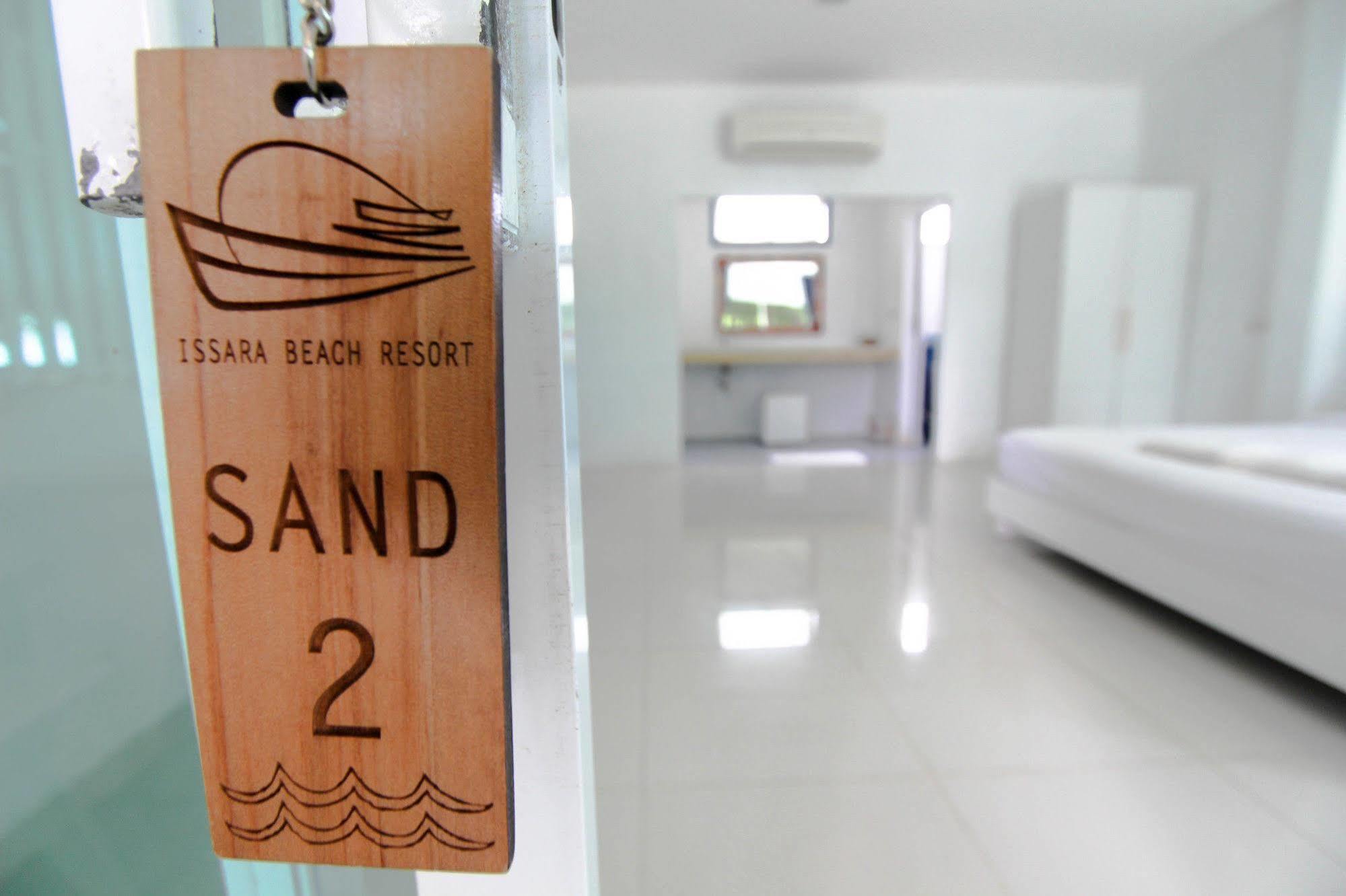 Issara Beach Resort Szicson Kültér fotó