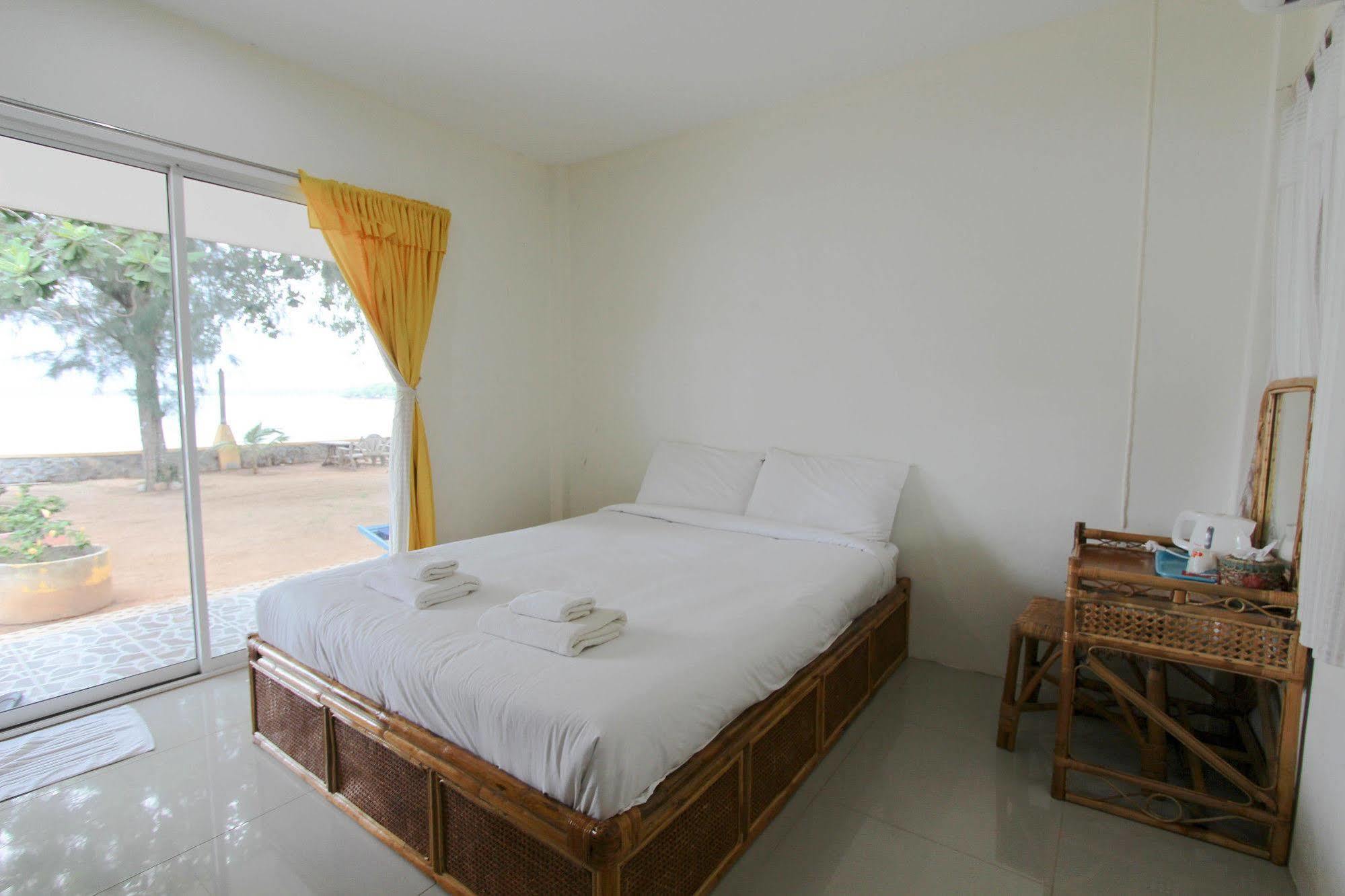 Issara Beach Resort Szicson Kültér fotó