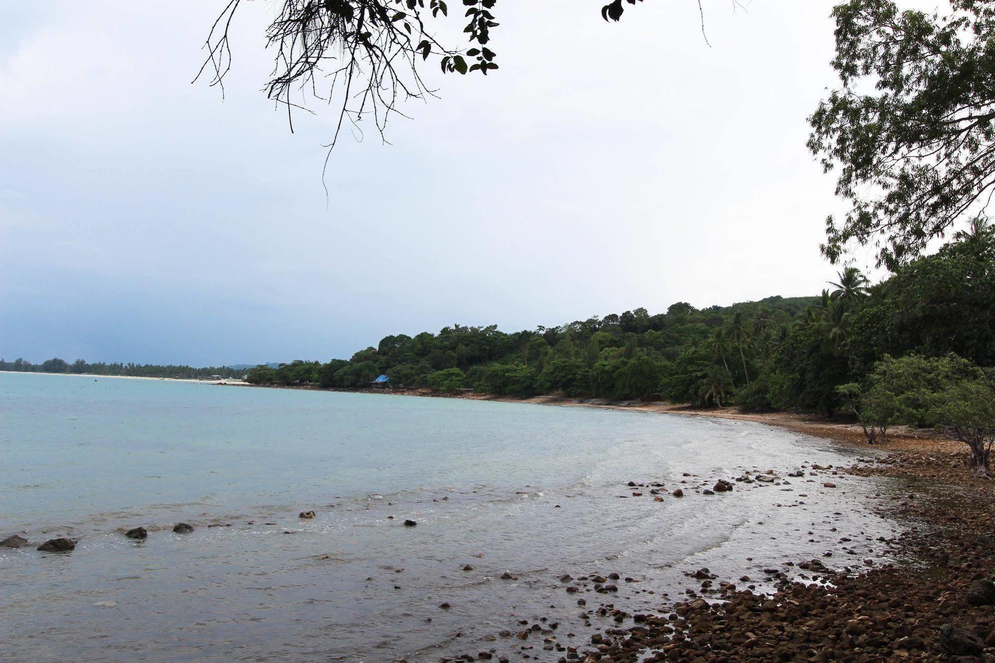 Issara Beach Resort Szicson Kültér fotó