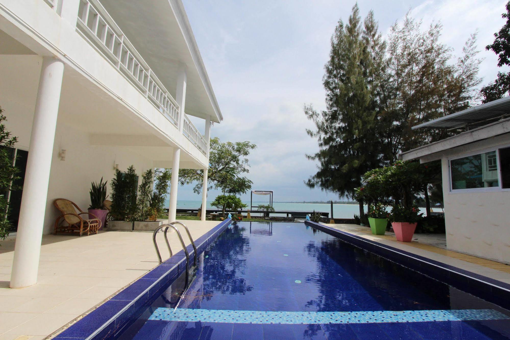 Issara Beach Resort Szicson Kültér fotó