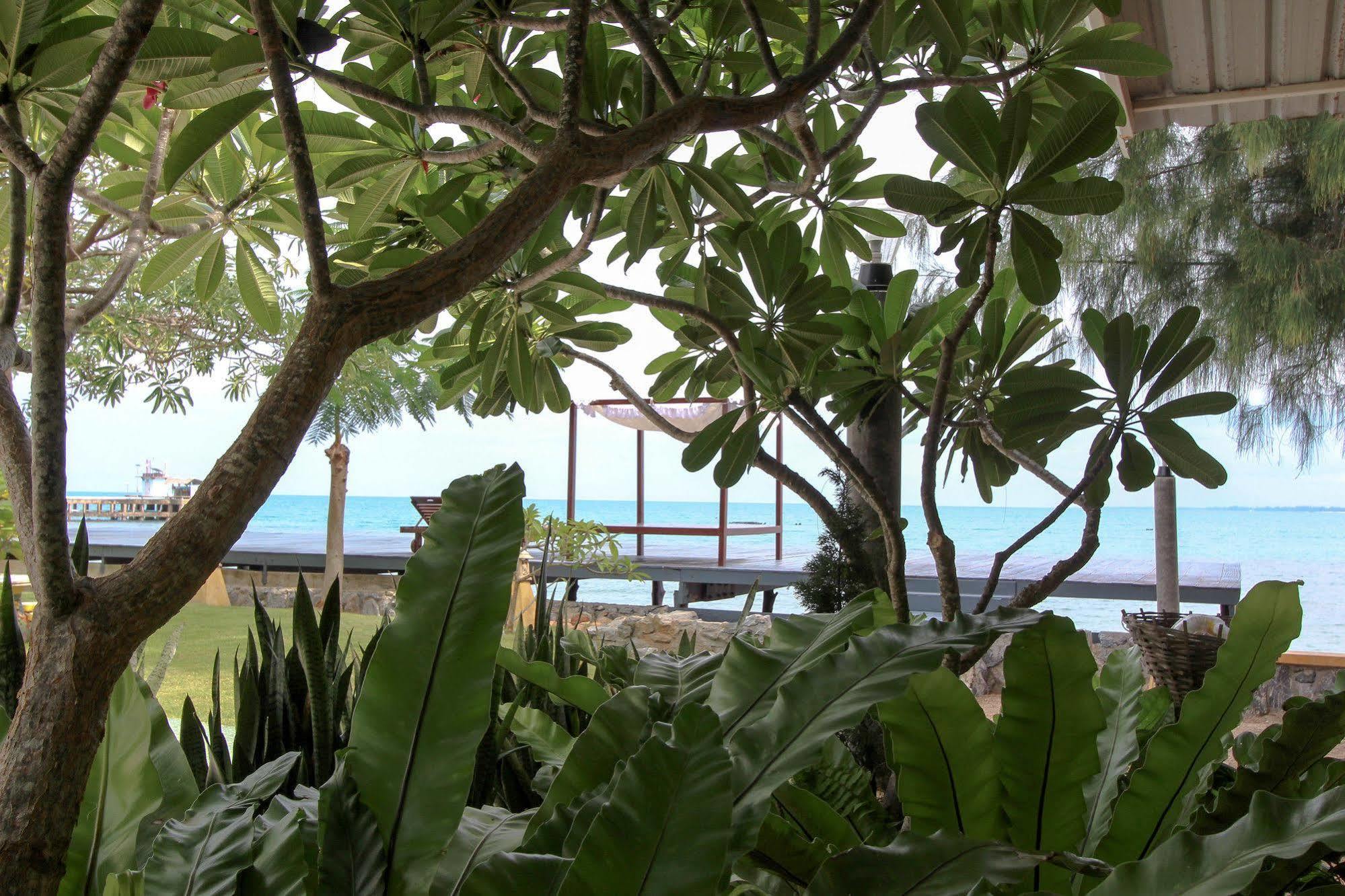 Issara Beach Resort Szicson Kültér fotó